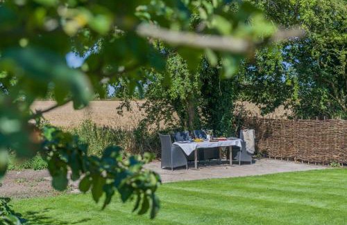 Clacton-on-Sea House | 3 Bed in Little Clacton oc-l32526