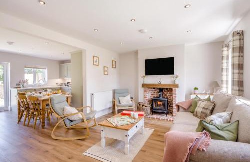 Clacton-on-Sea House | 3 Bed in Little Clacton oc-l32526