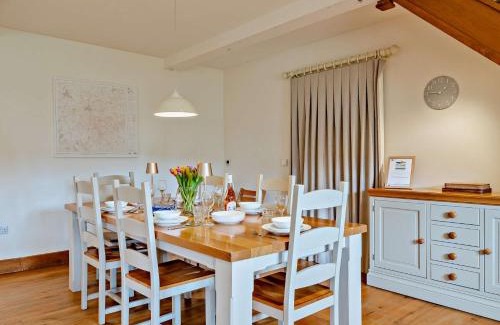 Shaftesbury House | 3 Bed in Melbury Abbas 48804