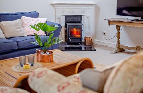 Pulham House | 3 Bed in Minterne Magna 95219