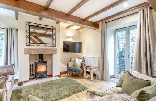 Monyash House | 3 Bed in Monyash 93504