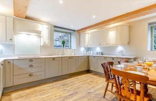 Monyash House | 3 Bed in Monyash 93504