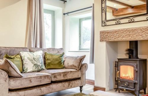 Monyash House | 3 Bed in Monyash 93504