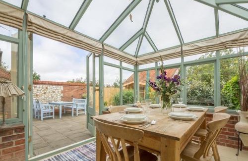 Thornham House | 3 Bed in Thornham KT111
