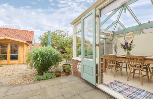 Thornham House | 3 Bed in Thornham KT111