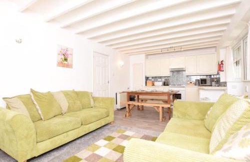 Westleigh House | 3 Bed in Westward Ho 46837