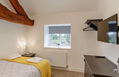 Wakefield House | 3 Bed in Wintersett 93234