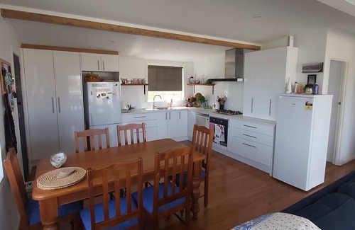 Waihi Beach House | 3 bed Kiwi Bach by the Beach