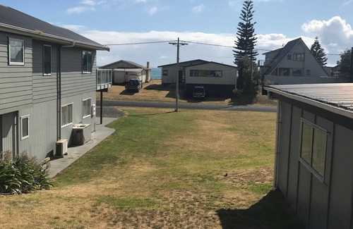 Waihi Beach House | 3 bed Kiwi Bach by the Beach