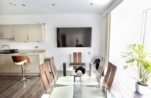 Newham House | 3 Bed Luxury House Beckton London