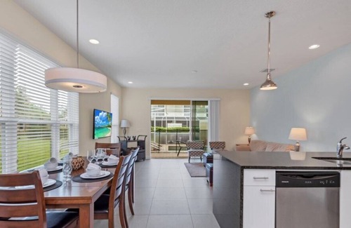 Silver Creek House | 3 bed Modern Town Home Close to Disney 1447RC