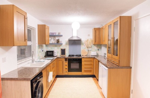 Nottingham House | 3 Bed - Near Tram stop - NG2