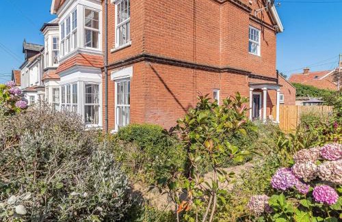 Overstrand House | 3 bed property in Overstrand KT178