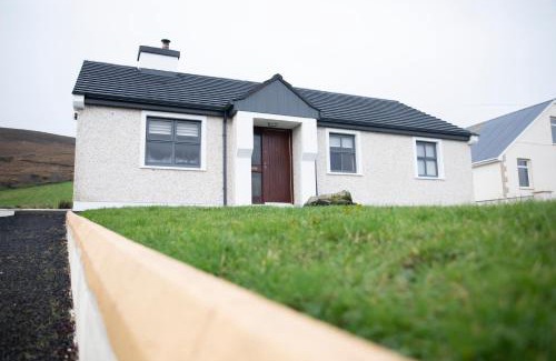 Bunnahowen House | 3 Bed Renovated Cottage Carramore Lake, Belmullet