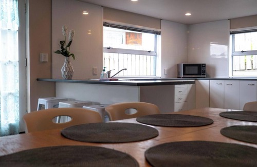 Pakuranga Heights House | 3 Bed Room downstairs house with Private entrance