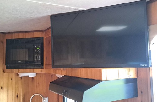 Cloquet House | 3-bed RV in fabulous Cloquet with WiFi, AC. Happy travels