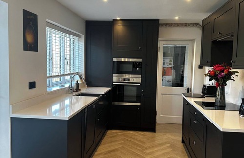 Carlisle House | 3 Bed-Sleeps 5-Garden-Parking-Pets