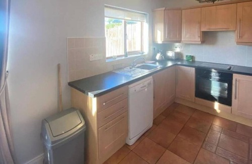 Dromahair House | 3 Bed-Sleeps 5-Garden-Parking-Pets