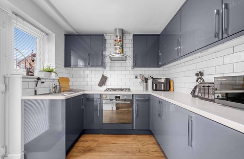 Heaton Norris House | 3 Bed Stockport Home by City SuperHost