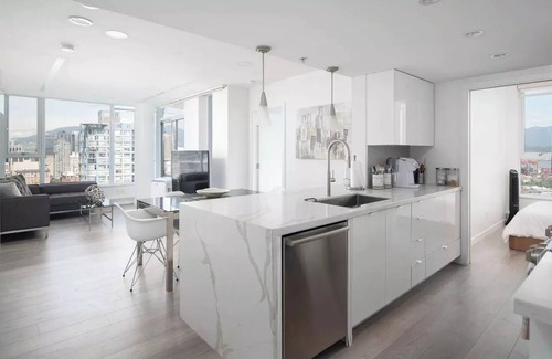 Chinatown Condo | 3 bed Subpenthouse Ocean&Mountain View-Downtown