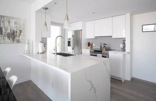 Chinatown Condo | 3 bed Subpenthouse Ocean&Mountain View-Downtown