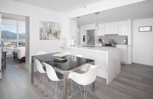 Chinatown Condo | 3 bed Subpenthouse Ocean&Mountain View-Downtown