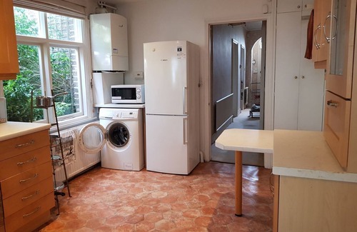 Mortlake House | 3 bed terrace house half a mile from Kew Gardens Station