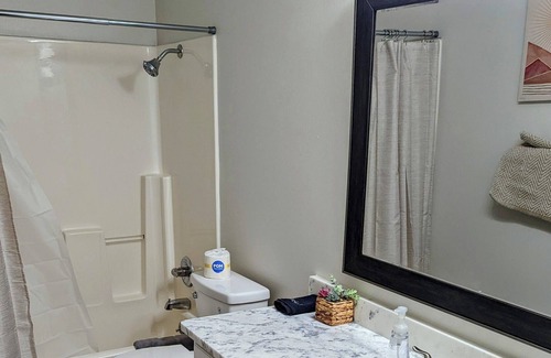 Shreveport House | 3 Bed Townhouse with King Bed Mins from Downtown