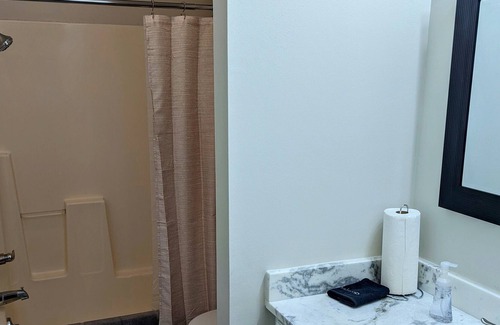 Shreveport House | 3 Bed Townhouse with King Bed Mins from Downtown