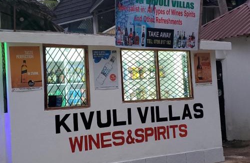 Galu Beach Villa | 3 Bed Villa - Sleeps 6 - Wifi - Parking