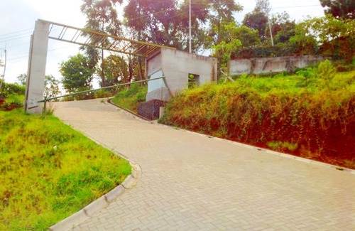 Ciburial House | 3 Bed Villa The Dago View