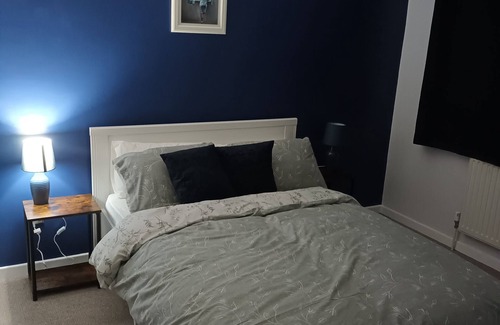 Oadby House | 3 Bed Village House w/ Workspace