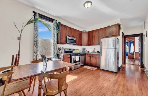 Berwyn Condo | 3 Bed Vintage Condo In Chicagolands Trendy Berwyn 3 Bedroom Condo by AllSet Turnover