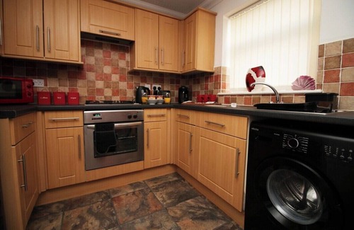 Newport House | 3 Bed with Free Parking - Merriotts 1 by Tŷ SA