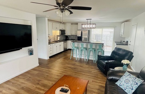 Muncie House | 3 bedroom 1.5 bath house. Walkable to BSU and many restaurants, ping pong table