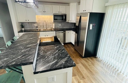 Muncie House | 3 bedroom 1.5 bath house. Walkable to BSU and many restaurants, ping pong table