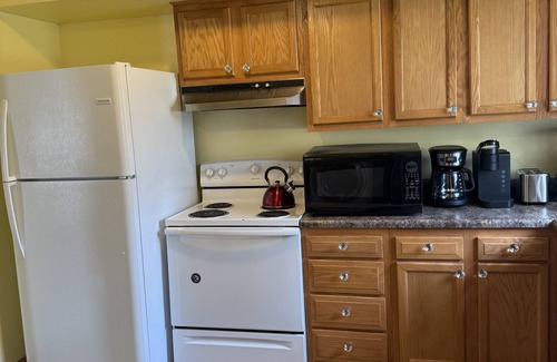 Athens House | 3 Bedroom,1.5 Bath Whole House House, Athens City FREE parking, Wifi and Laundry