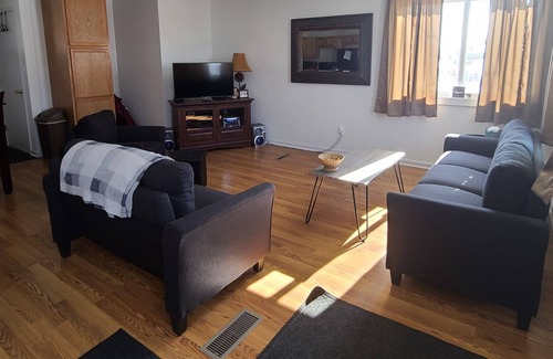South Range House | 3 Bedroom, 1 bathroom ranch style house 3 blocks from snowmobile/ATV trail