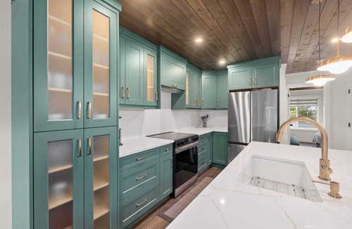 Sunshine Valley Cabin | 3 bedroom (10-12 guests), 2 full bathroom, family friendly, atv-dirt bike trails