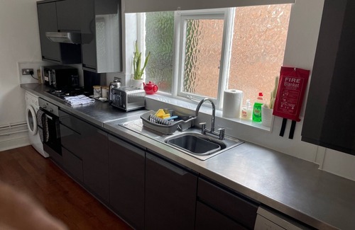 Sefton Park Apartment | 3 bedroom 1st floor apartment with garden close to Lark Lane and city centre