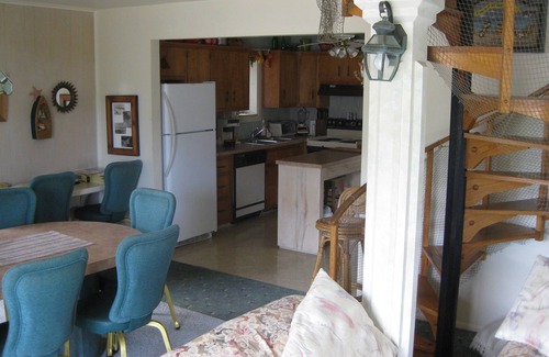 Surf City House | 3-bedroom, 2 1/2 Bath, A/C, Sleeps Up to 8 (10 houses from beach!)