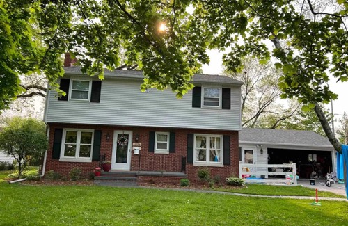 Neenah House | 3 bedroom 2.5 bath fully renovated quiet home for EAA
