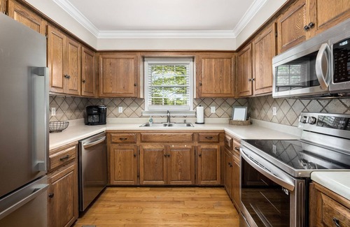 McMinnville House | 3 bedroom, 2.5 bath house close to local entertainment.