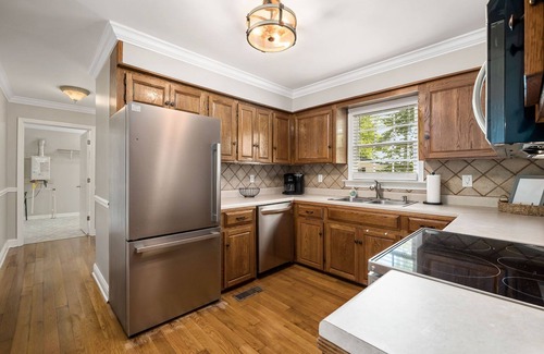 McMinnville House | 3 bedroom, 2.5 bath house close to local entertainment.
