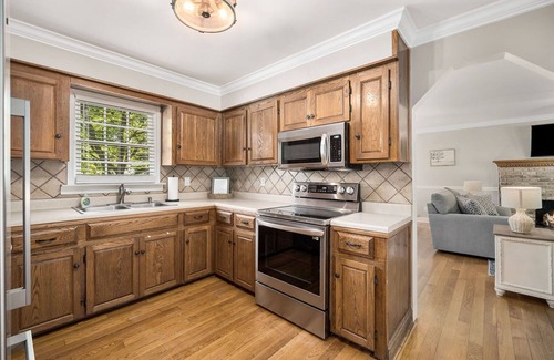 McMinnville House | 3 bedroom, 2.5 bath house close to local entertainment.