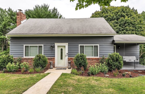 Murrysville House | 3 bedroom 2.5 bath with game room. 19 miles from Pittsburgh