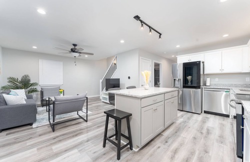 Farmington Hills House | 3 Bedroom 2 Bath House in Farmington Hills