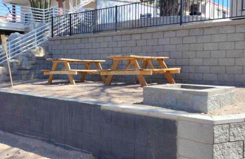 Bullhead City Apartment | 3 bedroom, 2 bath 1 min walk to the beach