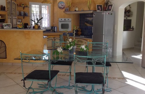 Ventabren House | 3-bedroom, 2-bath air-conditioned villa with pool on enclosed grounds.