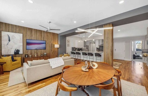 Walnut Hills Apartment | 3 Bedroom 2 Bath Art Deco View